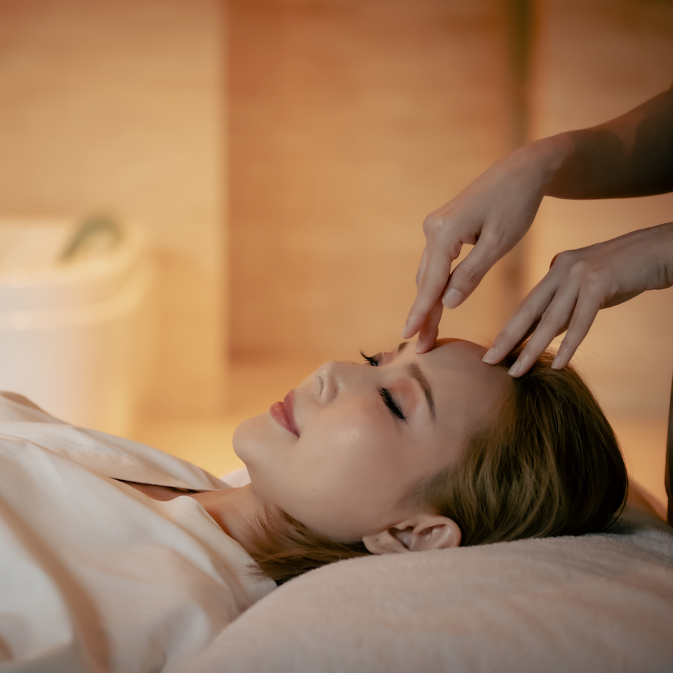Renew & Glow Facial Experience